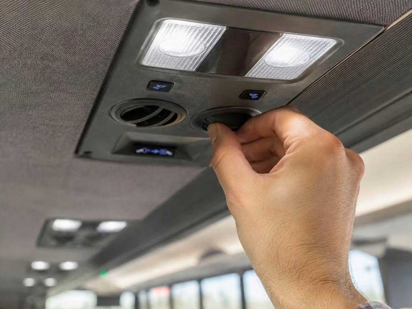 wheat ridge 18 passenger minibus climate control